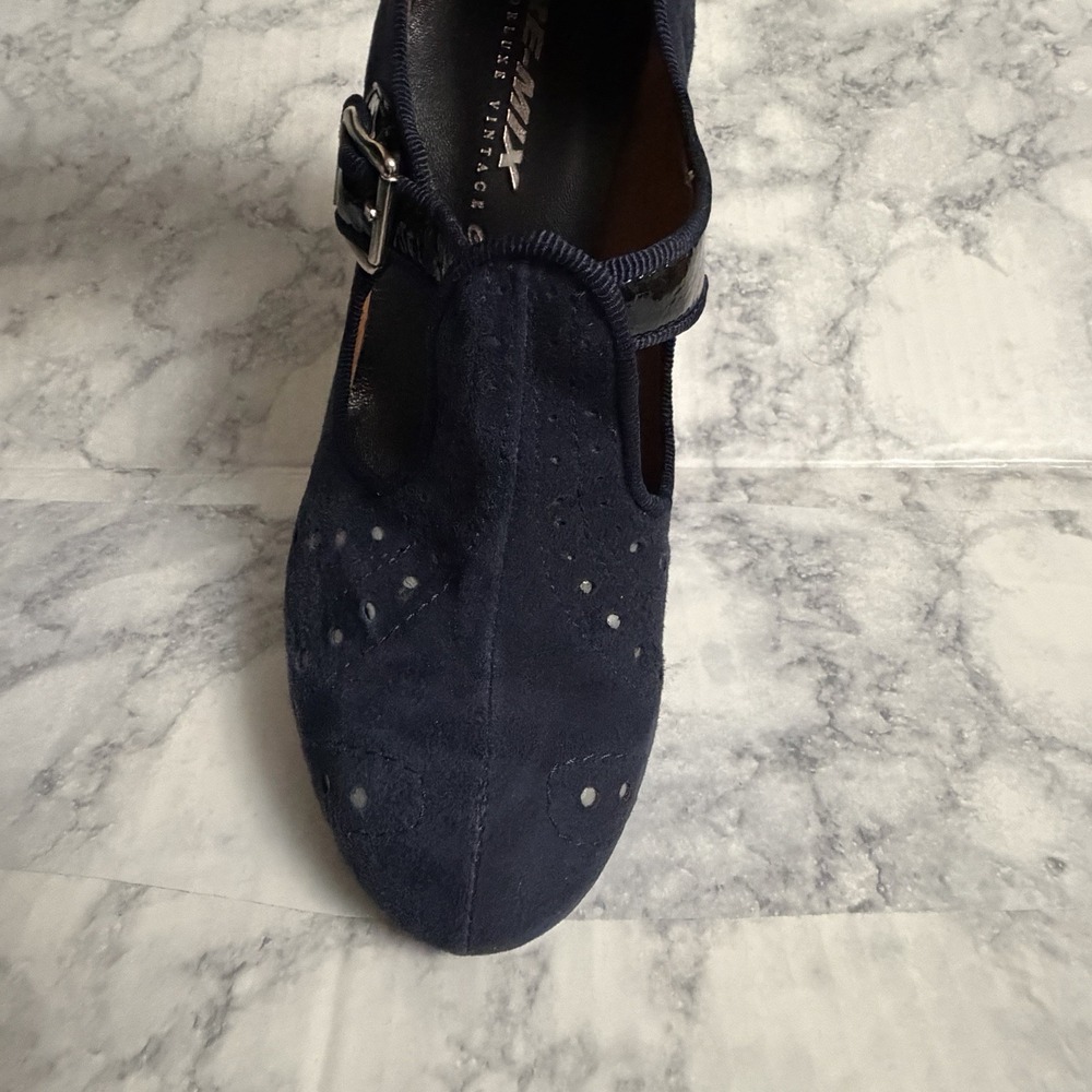 Re-Mix Vintage Footwear Cloche T-straps in Navy Suede/Black Patent, Size 6 - Picture 6 of 16